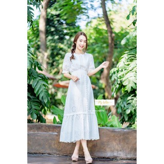 ก้นหอยผูกเอว เดรสยาวสีขาว