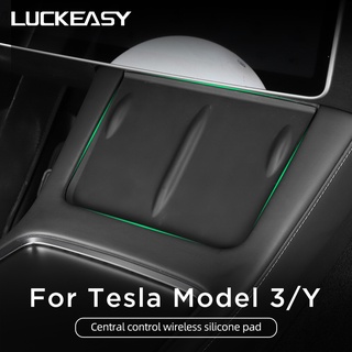 Tesla อุปกรณ์เสริมInterior accessories For Tesla Model 3 Model Y 20212022 silicone antiskid ad tye model3 car hone wirel