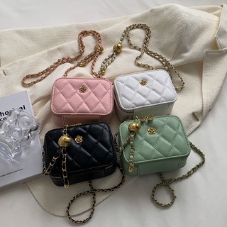 Camellia Mini Square Bag กระเป๋าสะพายไหล่ ทรงเมสเซนเจอร์ ทรงสี่เหลี่ยม แต่งสายโซ่คล้อง ขนาดเล็ก แฟชั่นสําหรับสตรี