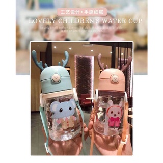 HOTขวดน้ำพร้อมส่ง 550mlกระติกน้ำเขากวาง แก้วน้ำเด็กพลาสติกหลอดนิ่ม กระบอกน้ำเด็กน้ำนักเรียนลายการ์ตูนโนเสาร์กระเป๋าสะพาย