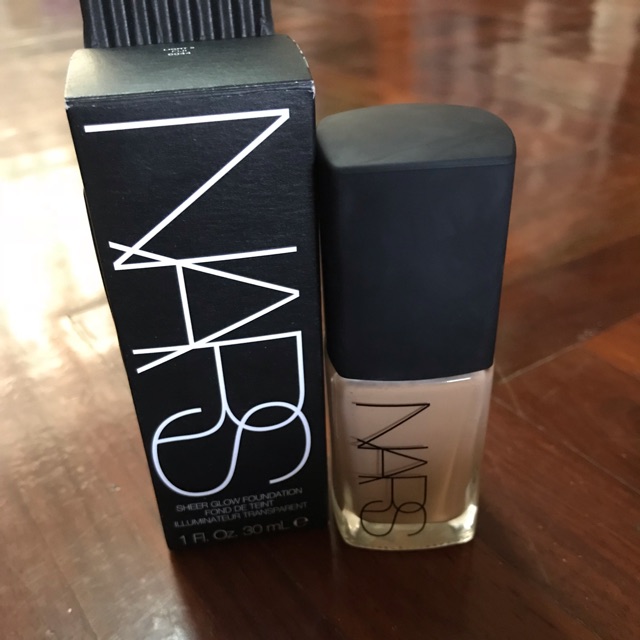 Used รองพื้น Nars sheer glow สีfiji ของแท้100%