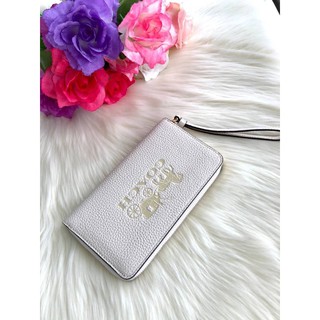 (ผ่อน0%) กระเป๋าสตางค์ COACH LARGE PHONE WALLET COACH F75908 ซิปรอบ หนังแท้ สีขาว ปั้มลายรถม้า