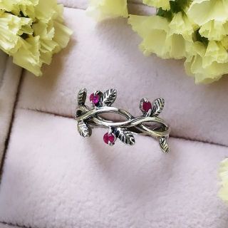 Olive​ Ruby Ring แหวนใบมะกอกแสนเก๋ ประดับทับทิมแท้