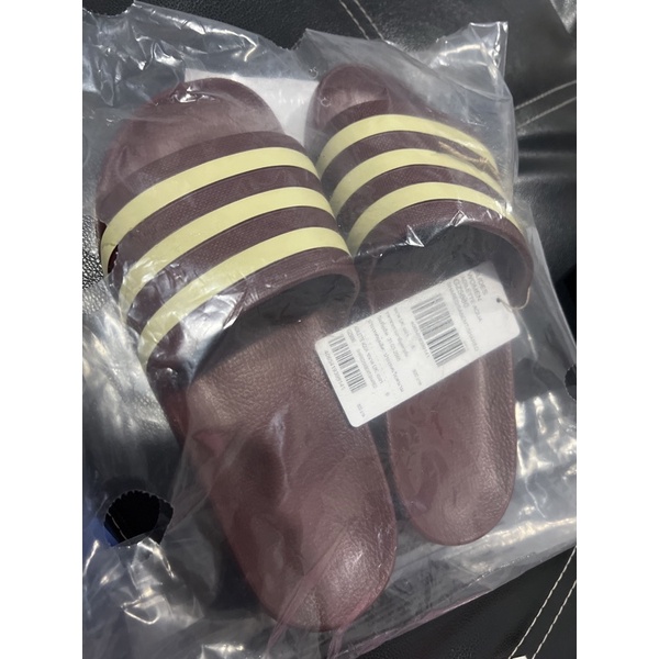 รองเท้าแตะ adidasแท้!! สีแดง ใหม่ ไซต์ 6UK