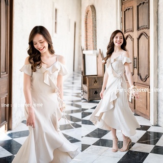 Nella Ruffle Shoulder Dress - สีครีม