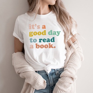 เสื้อยืดลําลอง แขนสั้น พิมพ์ลาย It Is A Good Day To Read Book แฟชั่นฤดูร้อน สําหรับทุกเพศ