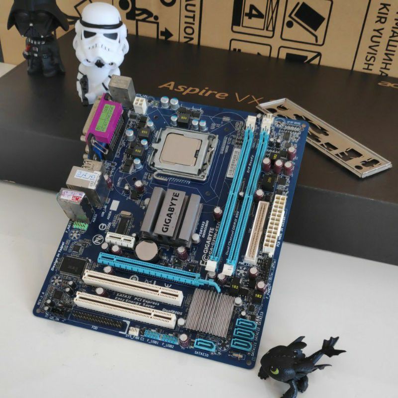 เมนบอร์ด 775 Mainboard GIGABYTE  GA-G31M- ES2L (v. 2.4) DDR2 + Q8400 + ซิงค์ •`