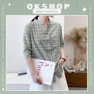 QKshop ❗️ห้ามพลาด🎉 เสื้อคอจีนลายสก๊อตเกร๋กรุบ เรียบง่ายแต่มีดีเทล🎀 แมทช์ง่าย ใส่ทำงานก็ได้ ใส่เที่ยวก็คือดีย์🍑