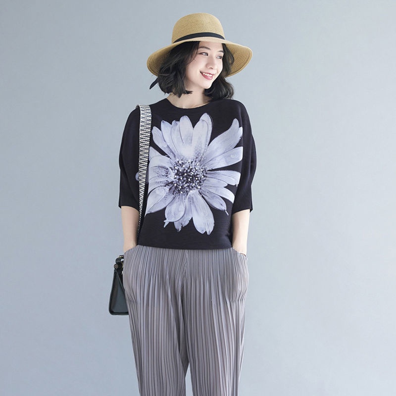 Issey Miyake เสื้อยืดคอกลม แขนสั้น พิมพ์ลาย กระโปรงพลีท ขนาดใหญ่ เข้ากับทุกการแต่งกาย สไตล์เกาหลี เรโทร แฟชั่นฤดูใบไม้ร่วง สําหรับผู้หญิง