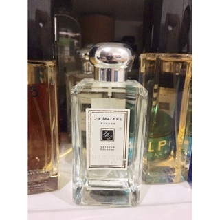 Jomalone vetyver 1700.-ขายแต่ของแท้เท่านั้นค่ะ   แท้จากเคาน์เตอร์แบรนด์(ไม่มีกล่อง) แท้จากเคาน์เตอร์แบรนด์(มีกล่อง)อีกรา