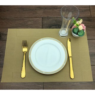 ที่รองจานสีทอง PVC Placemat ทนความร้อน เข้าเครื่องล้างจานได้ ขนาด 30x45cm. #Twin Fish รหัส PPM-130