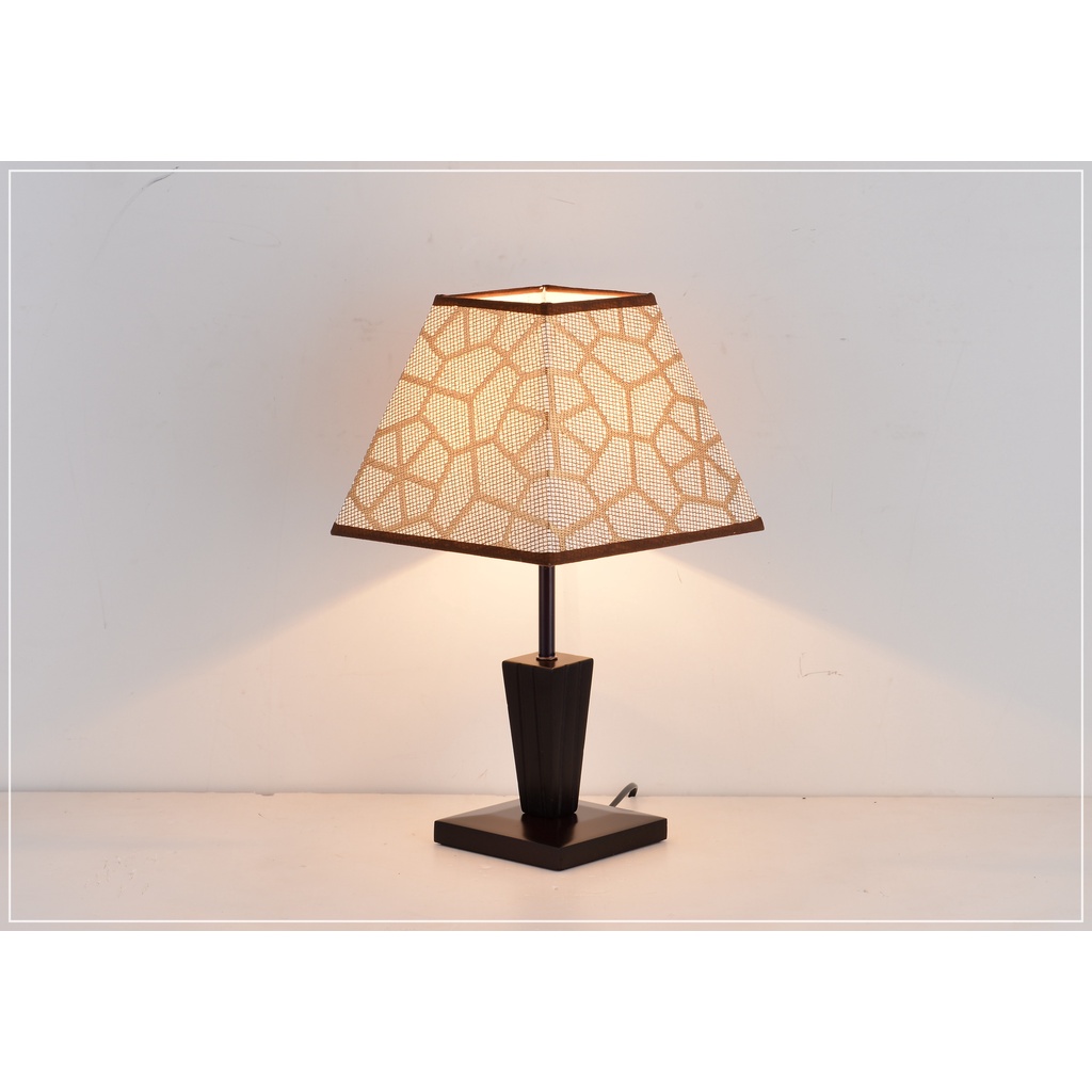 โคมไฟตั้งโต๊ะ รุ่น 6114+182