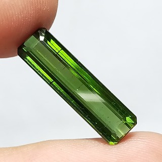 พลอย ทัวร์มาลีน ดิบ แท้ ธรรมชาติ ( Natural Green Chrome Tourmaline ) หนัก 4.36 กะรัต