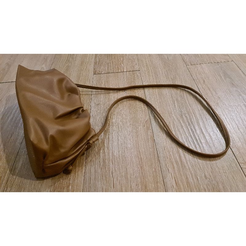 กระเป๋าสะพายข้าง กระเป๋าถือ Bottega Veneta -  BV  สีน้ำตาล ทรงขนมจีบ / Bottega Veneta Bag - มือสอง สภาพดี