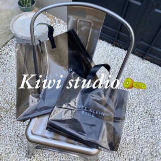 KiwiStudio ถุงช้อปปิ้งพลาสติก ถุงใส่ของขวัญ ถุงขยายข้าง ins กระเป๋าช้อปปิ้งแฟชั่นสีดำ แพ็คละ 50 ชิ้น (SK0006)