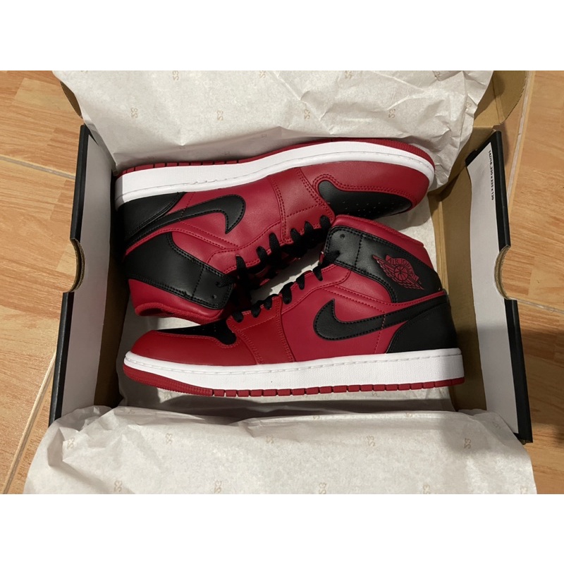 Nike air jordan 1 mid 9.5 us
