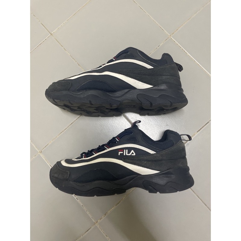 รองเท้าผ้าใบ fila ray แท้ล้าน% มือสองสภาพดี