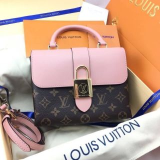 กระเป๋า​ LV พร้อม​อุปกรณ์​