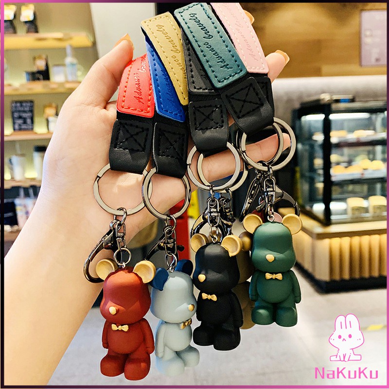 NKK พวงกุญแจแฟชั่นยุโรปเหนือหมีผูกโบว์ พวงกุญแจหมี จี้ห้อยกระเป๋า keychain