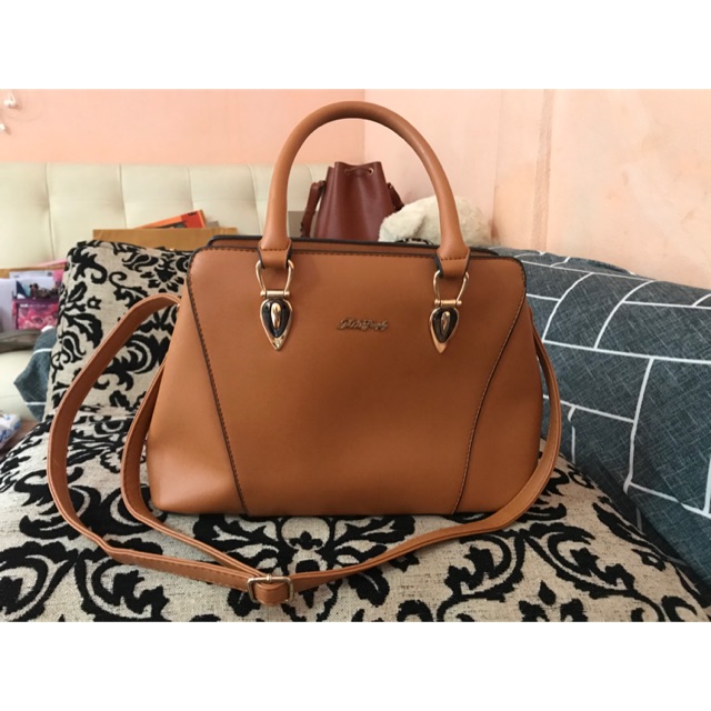 กระเป๋าสะพาย TW simply ของแท้ 💯มือสอง คุ้มมาก