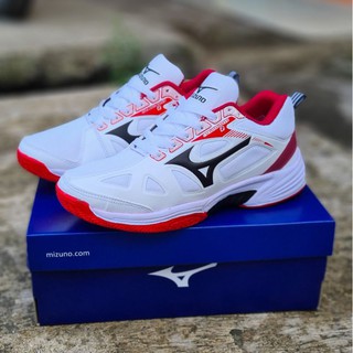 รองเท้าแบดมินตัน mizuno thunder blande