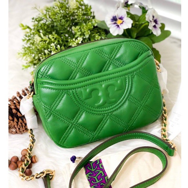 ผ่อน0%) กระเป๋า 💚Tory Burch💚 💚Fleming Soft Camera Bag 💚62091 สะพายข้าง  หนังแท้ สีเขียว | Shopee Thailand