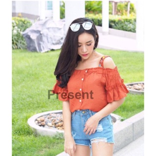 เสื้อสายเดี่ยว ปาดไหล่ ดีเทลปักตรงสาย สวยมาก อกได้เยอะเลยน้า