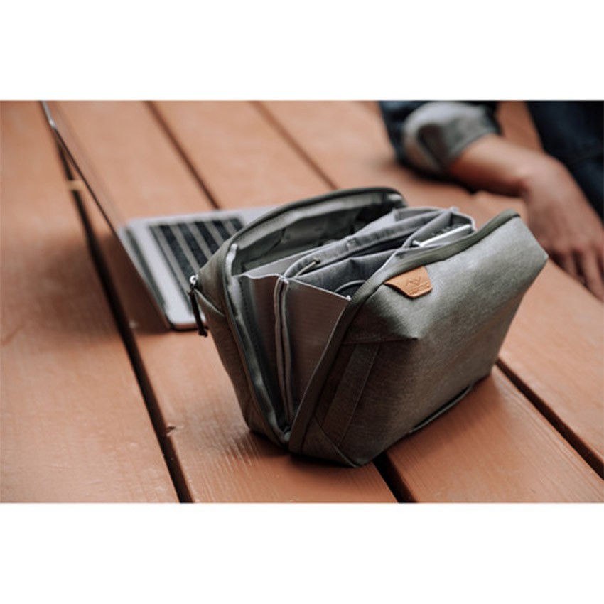 Tech Pouch - Sage : กระเป๋าแกดแจ็ต