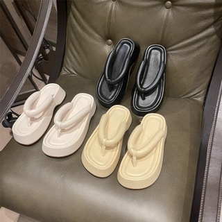 New thong sandals แพลตฟอร์ม พื้นหนา รองเท้าแตะ รองเท้าแตะชายหาดกันลื่น รองเท้าผู้หญิง ส้นกลาง 35-39 หลา