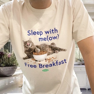 เสื้อยืดผ้าฝ้ายTeemsclub - SLEEP WITH ME(OW) FREE BREAKFAST 🐱🥣