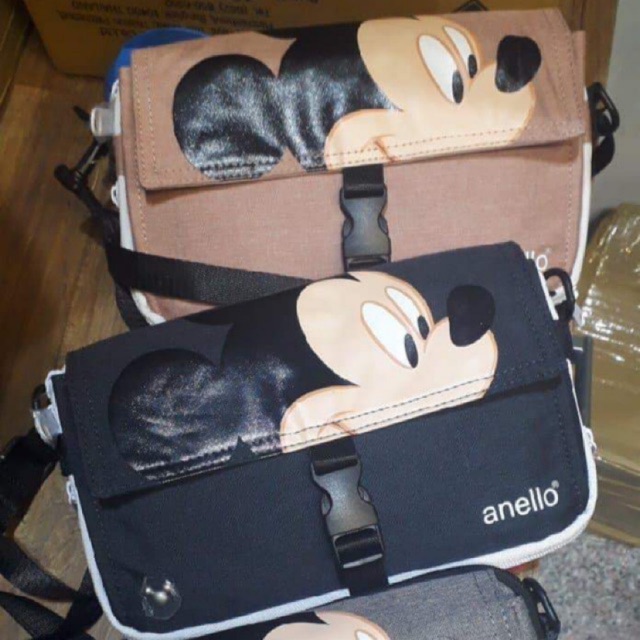 anello mickey limited  shoulder bag  ใน shop ขาย 2,490 บาท  เราขายเพียง 1,999 บาทเท่านั้น