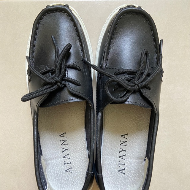 ส่งต่อรองเท้าทรง loafer ATAYNA รองเท้าหนังแท้ จากร้าน Heavy (Uesd)