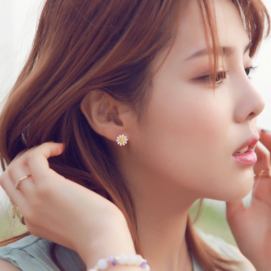 ต่างหูดอกเดซี่ กว้าง 8.1 mm.(ราคา 1 คู่)