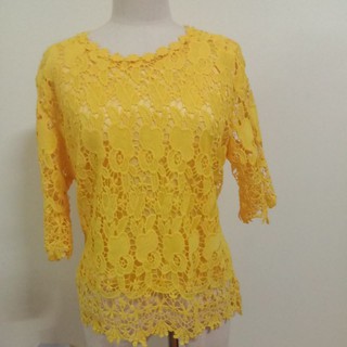 เสื้อลูกไม้สีเหลืองอก42-46