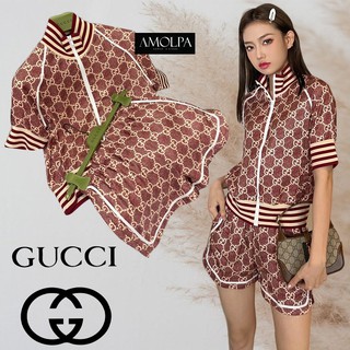 SET GUCCI  ตัวเสื้อเป็นเสื้อJACKET แขนสั้น ผ้าอย่างดี มาพร้อมกางเกงขาสั้น  มีกระเป๋าล้วงข้าง