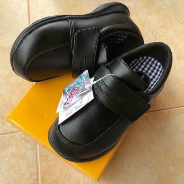 *พร้อมส่ง* รองเท้านักเรียน carrot moonstar ของแท้ ! น้ำหนักเบา