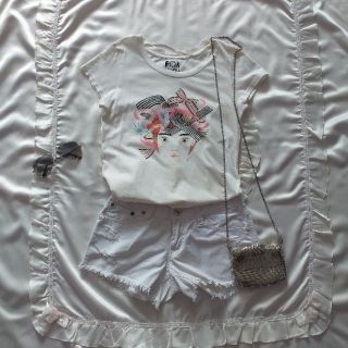 Brand เสื้อยืด แมทง่ายกับยีนส์เก๋ๆ
