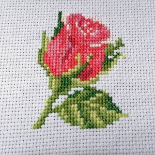 215-ครอสติชปักสำเร็จ ขนาดเผื่อกรอบ 15 x 15 cm. ปักเสร็จซักรีดแล้ว นำไปใส่กรอบได้เลย