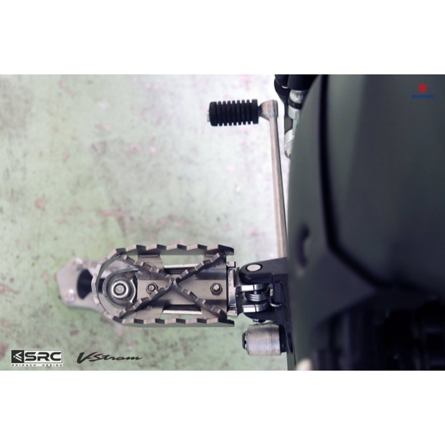 พักเท้าหนาม สำหรับ SUZUKI V-STROM650 / V-STROM1000/WIDE FOOT PEG ADEPTER SET FOR SUZUKI V-STROM650