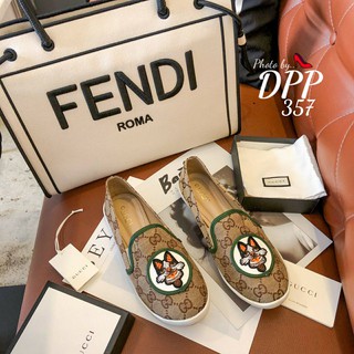 357 รองเท้าผ้าใบ ทรงสวม หนักเบา ใส่สบายย