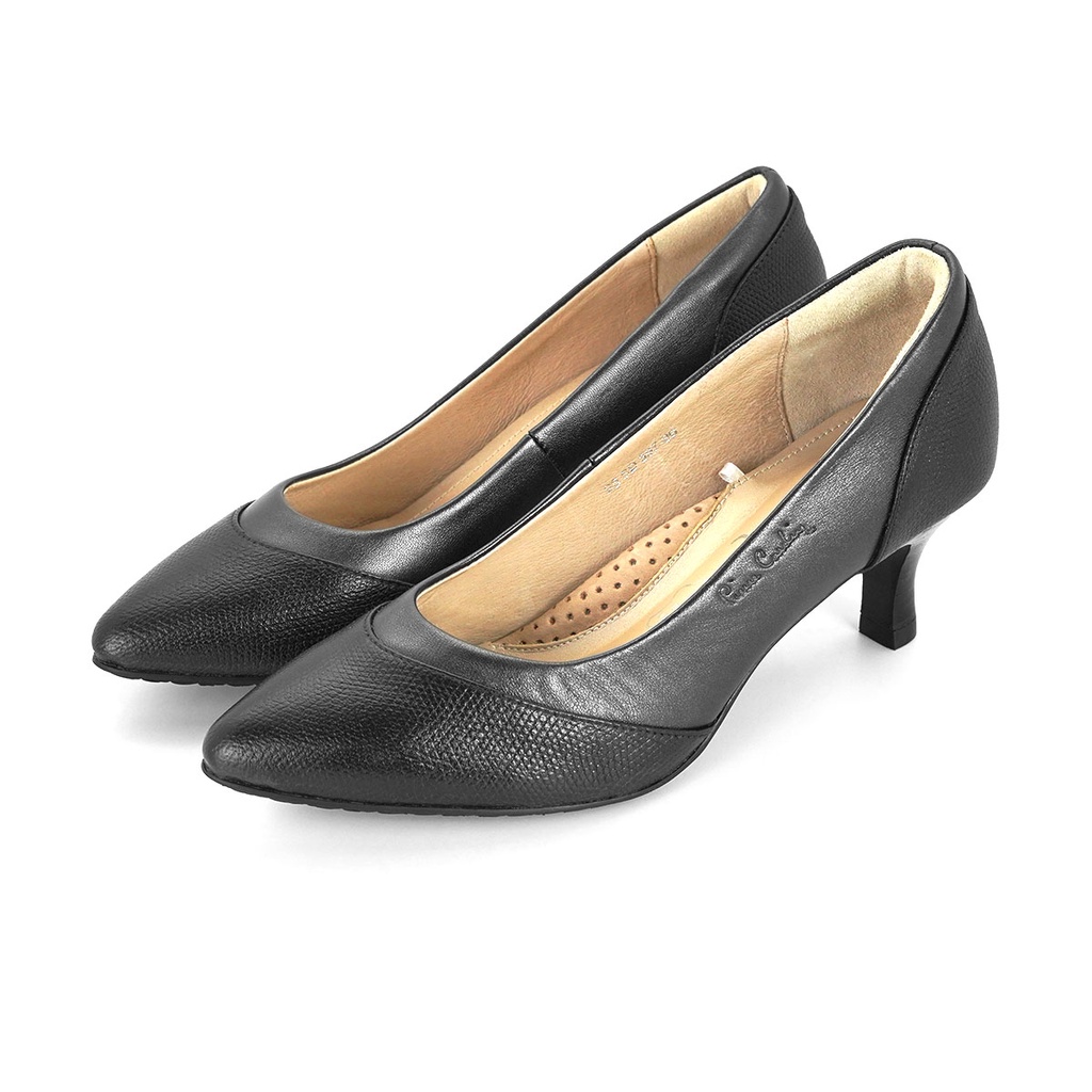 Pierre Cardin รองเท้าผู้หญิง รองเท้าส้นสูง Pump นุ่มสบาย ผลิตจากหนังแท้ สีดำเงา รุ่น 25SD397