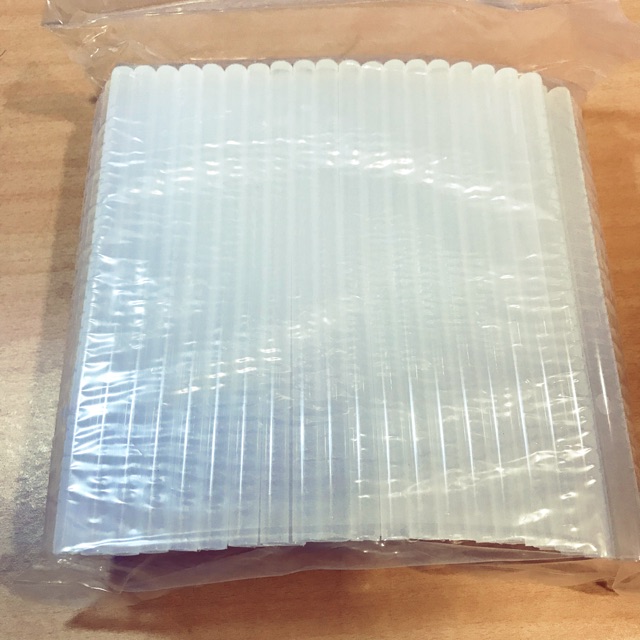 กาวร้อน กาวยาง ชนิดแท่ง เกรด A 7มิล x 15 cm มีให้เลือกทั้ง 20 แท่งและ 50 แท่งครับ ขาวขุ่น