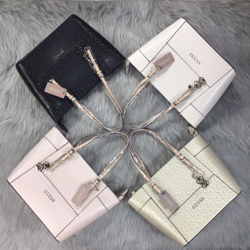 กระเป๋าGuess ทรงโท้ทใบใหญ่ Tote bagกระเป๋าผู้หญิง เก็บโค้ดส่วนลดค่าส่งฟรี