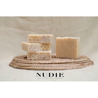 สบู่ cold process ข้าวโอ๊ตน้ำผึ้ง Honey and Oatmeal Soap 115g