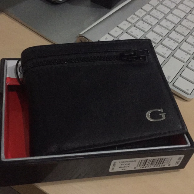 กระเป๋าสตางค์หนัง GUESS