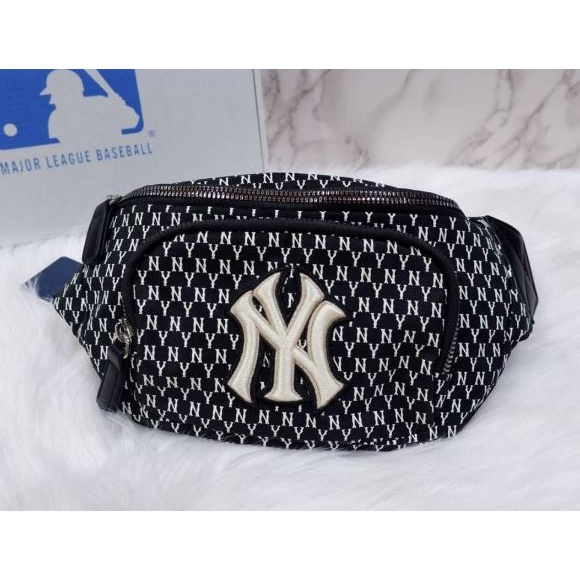 กระเป๋าสะพาย คาดอก NY MLB ของแท้ ใครไม่มีถือว่าพลาด รุ่นนี้ยอดฮิตติดลมบนมากค่า