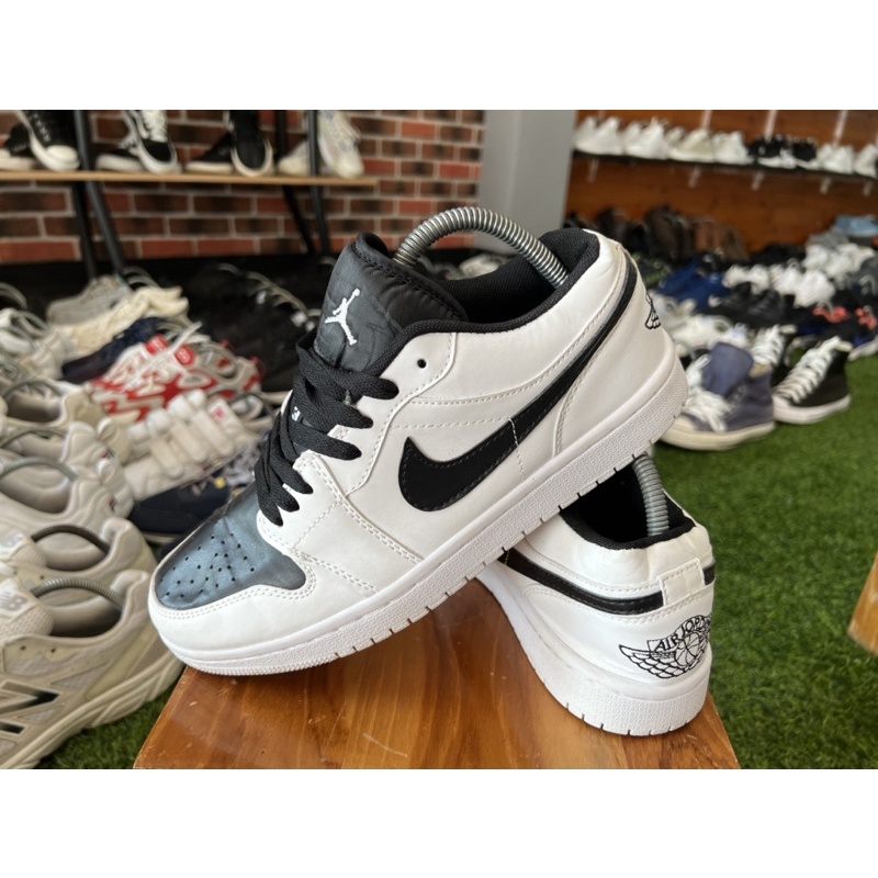 รองเท้ามือสองของแท้ Nike Air Jordan 1 Low ข้อต่ำ เบอร์ 40 ยาว 25 ซม.