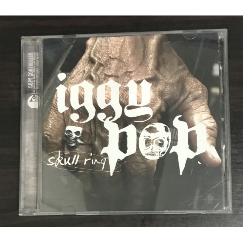 ซีดีเพลงของแท้ ลิขสิทธิ์ มือ 2 ฟังเอง สภาพดี...“Iggy Pop” อัลบั้ม “Skull Ring”