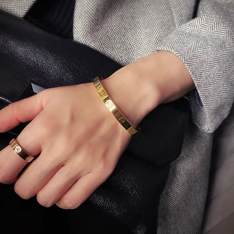 สร้อยข้อมือ เหล็กไทเทเนียม ชุบทอง 18K ประดับเพชร สีโรสโกลด์ เข้ากับทุกการแต่งกาย แฟชั่นเรียบง่าย สไตล์คลาสสิก