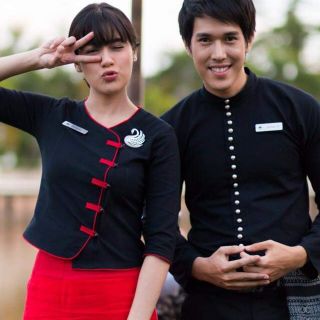 เสื้อคอกลมแถบแดง# เสื้อคอกลมกระดุมไม้#